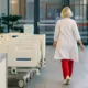 Veselības Aprūpes Krīze: Arodbiedrības Pieprasa Vitālus 500 Miljonus, Valdība Aicina "Nevairoties Ilūzijām"