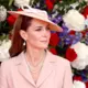 Vēsturiska modes debija: Velsas princese Ketrīna pirmo reizi izvēlas "Dior" tērpu, sūtot spēcīgu diplomātisko vēstījumu