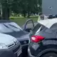Video: šokējoša pakaļdzīšanās Rīgā beidzas ar avāriju Ikšķiles ielā un bēgšanu