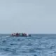 Vidusjūrā izglābta laiva ar nelegālajiem migrantiem, vismaz 20 bojāgājušie