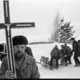 Vika Eksta dziļi aizkustinošā izstādē "Bēres Slobodā" atklāj dzīvi kapusvētku rituālu caurvītā Latgales realitātē