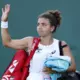 Vimbldonas drāma turpinās: Paolīni paklūp, Vondroušova atvadās, čempionāts ieņem negaidītus apgriezienus