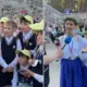 Visas grūtības aizmirstas: jaunatnes dziesmu svētku sadziedāšanās Mežaparkā satriec sirdis un apliecina nācijas spēku