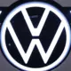 Volkswagen samazina prognozes pēc ASV tarifu sitiena, tomēr Eiropas tirgus un elektroauto sniedz cerību