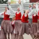 XIII Latvijas skolēnu dziesmu un deju svētki turpinās ar tautas mūzikas un mūsdienu deju ritmiem, vērmanes dārzu pieskandinot priekam