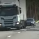 Zebras eksperiments atklāj skarbo patiesību: Vai Latvijas autovadītāji brauc pārgalvīgi tuvu?