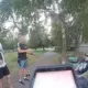 Ziepniekkalnā iereibis vīrietis pēc aizturēšanas izdauza policijas spēkrata stiklu: Kāpēc šādi notikumi turpinās?