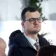 Saeimas deputāts Gatis Liepiņš deklarējis iespaidīgas parādsaistības: kas aiz tā slēpjas un kāda ir publisko amatpersonu finanšu caurskatāmības cena?