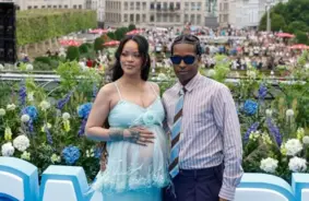 A$AP Rocky Nejauši Atklāj Rihannas Trešā Bērna Dzimumu "Smurfu" Pirmizrādē Briselē – Vai Gaidāma Meitenīte?