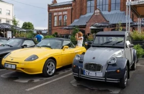 Āgenskalna tirgū ar elpu aizraujošu eleganci norisinās klasisko mazauto vakars