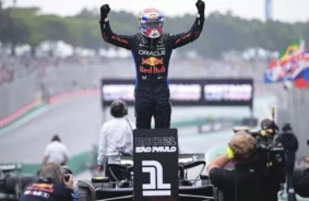 Aizkulišu Drama F-1: Makss Verstapens uz "Mercedes"? Spriedze "Red Bull" pieaug