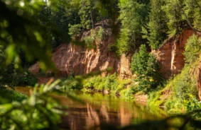 Aizraujošs Piedzīvojums Salacas Ielejā: Atklāj Dabas Dārgumus Foto-Orientēšanās Spēlē Visu Vasaru!