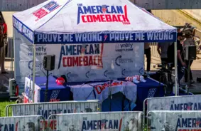 Aizturēts Čārlija Kērka slepkava: Tramps paziņo par izrāvienu politiski motivēta nozieguma izmeklēšanā