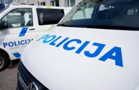Aizturēts vīrietis, kurš tiek turēts aizdomās par laupīšanām Rīgas aptiekā un skaistumkopšanas salonā
