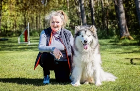Aļaskas malamuti Bentlijs un Leksuss: sportisti un smaidīgie kanisterapeiti Anitas Reines dzīvē