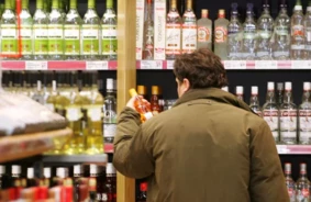Alkohols vairs nebūs akcijas prece: no 1. augusta Latvijā stājas spēkā stingri ierobežojumi tirdzniecībai un reklāmai