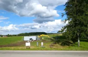 Allažos sākas vērienīga gandrīz nulles enerģijas mājokļu būvniecība jaunajiem profesionāļiem