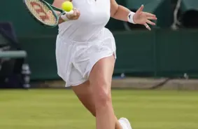 Aļona Ostapenko ar triumfālu startu Īstbornā uzņem apgriezienus pirms Vimbldonas