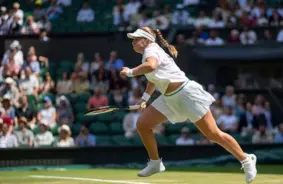 Aļona Ostapenko mainīgajā WTA rangā: vienspēļu izaicinājumi un vēsturisks kāpums dubultspēlēs