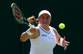 Aļona Ostapenko un Suveja Sji sasniedz Vimbldonas dubultspēļu ceturtdaļfinālu, apliecinot fenomenālu saspēli