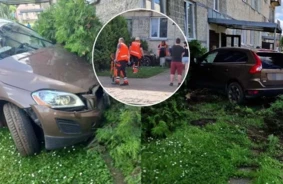 Alūksnē šokējoša avārija: karavīra lielais ātrums un promiles posta māju fasādi