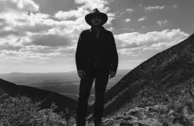 Amerikāņu tumšās folkmūzikas sensācija "Blood and Sun" uzstāsies Vagonu Zālē