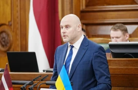 Andris Kulbergs: Saeimas Milzīgā Peļņa un Apbrīnojamā Retro Automašīnu Kolekcija