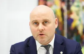 Andris Kulbergs brīdina: Latvijai atlikuši trīs gadi līdz finanšu krīzei