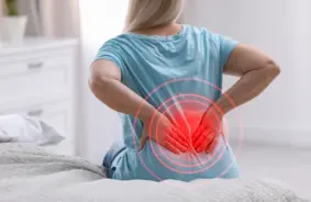 Apsaldēta mugura vai iekaisušas nieres? Kā atpazīt bīstamos signālus un rīkoties pareizi