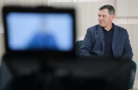 Armands Puče Brīdina: Latvijas Finanses Dejo uz Bezatbildības Sliekšņa, Atgādinot Par Sāpīgo Krīzes Mācību