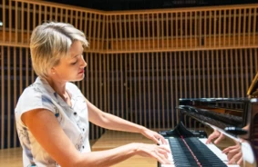 Arta Arnicāne koncertzālē “Latvija” iemūžina Morisa Ravēla burvību jaunā albumā