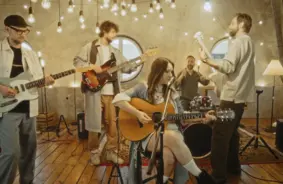 Astro'n'out izdevis jaunu singlu "Garlaicīgi nav!" pirms gaidāmās akustiskās koncerttūres "Mūc"