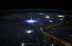 Astronaute nikola eiersa no sask atklāj reto "sprite" zibeni: elpu aizraujošs skats uz zemes noslēpumaino elektrisko deju