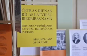Atdzimst vēsture: Rīgas Latviešu biedrībā atklāta izstāde par Pirmajiem Dziesmu svētkiem, atzīmējot 152 gadus kopš nacionālās apziņas dzimšanas