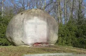 Attaisno Patrikejevu leģionāru piemiņas vietas apgānīšanas lietā: pierādījumu trūkums izsauc jautājumus