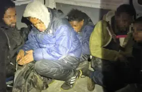 Augšdaugavas novadā aizturēti divi migrantu pārvadātāji ar septiņiem nelegāliem imigrantiem