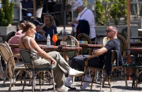 Aukstā vasara un tukšās terases: Latvijas ēdināšanas nozare piedzīvo satraucošu apgrozījuma kritumu