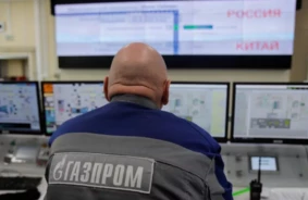 Bezcerības purvā: Gazprom cīnās ar gigantisku gāzes pārpalikumu un grimstošiem ieņēmumiem