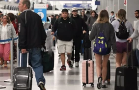 Bezmaksas rokas bagāža: Eiropas Parlaments nostājas patērētāju pusē, aviokompānijas protestē