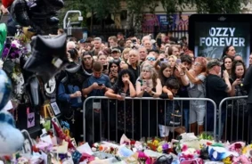Birmingemā tūkstošiem fanu atvadās no smagā metāla leģendas Ozija Osborna
