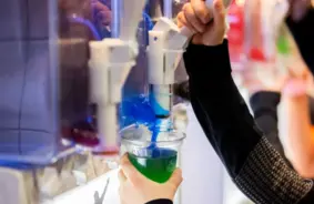 Brīdinājums Vecākiem: Populārs Dzēriens 'Slašs' Bīstams Bērniem Līdz 7 Gadiem