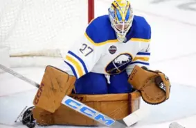 Bufalo "Sabres" apliecina ticību nākotnei, parakstot līgumu ar vārtsargu Devonu Līvaju