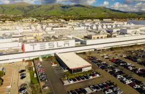 CNN atklāj: "Tesla" nemaksā rēķinus, izraisot mazo uzņēmumu bankrotus