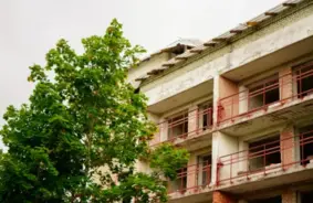 Cēsīs, bijušo kopmītņu vietā, top jauns elitāro mājokļu kvartāls