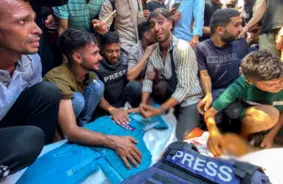 Četri Žurnālisti Nogalināti Izraēlas Triecienā Nāsera Slimnīcai Gazas Joslā