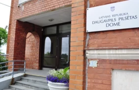 Daugavpils gatavojas liktenīgajai domes sēdei: jaunievēlēto deputātu izvēle iezīmēs pilsētas nākotni pēc Elksniņa partijas triumfa