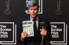Deivids Salai saņem Bukera balvu par romānu "Miesa"