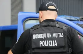 Deviņām VID amatpersonām piemēro sodus par garām palaisto rekordlielo heroīna kravu