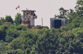 Dienvidkoreja drosmīgi paklusina propagandu uz robežas ar Ziemeļkoreju, sperot soli uz atkušņa pusi