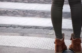 Diviem autovadītājiem nosacīti cietumsodi par gājējas letālu notriekšanu – Augstākā tiesa apstiprina Latgales apgabaltiesas spriedumu